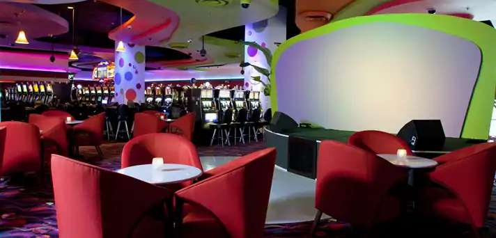 Lounge in Oasis Casino Isla Verde